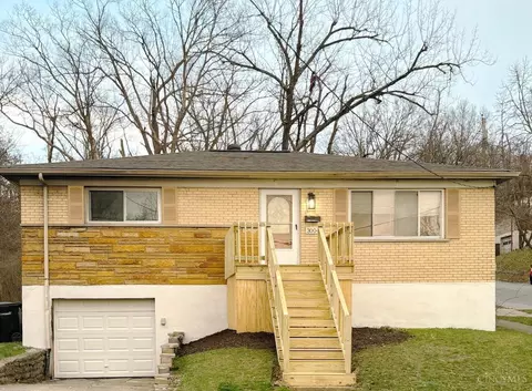 3004 Aquadale Ln, Cincinnati, OH 45211