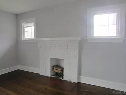 Living - 3542 Vine St, Cincinnati, OH 45220 photo 3 of 4