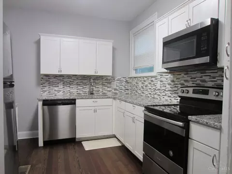 Kitchen - 3542 Vine St, Cincinnati, OH 45220 photo 2 of 3
