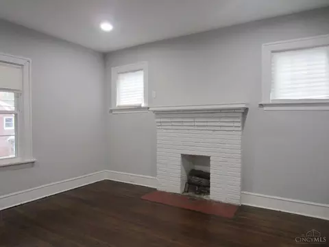 Living - 3542 Vine St, Cincinnati, OH 45220 photo 2 of 4