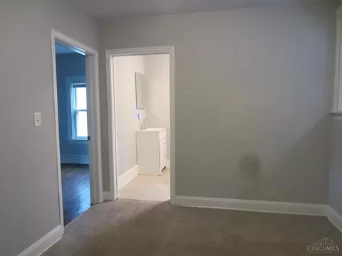 Entry Way - 3542 Vine St, Cincinnati, OH 45220 photo 1 of 1