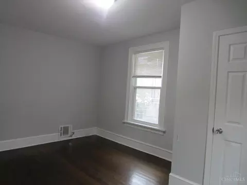 Bedroom - 3542 Vine St, Cincinnati, OH 45220 photo 3 of 4