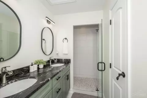 Bath - 7351 Riverby Dr, Cincinnati, OH 45255 photo 1 of 6