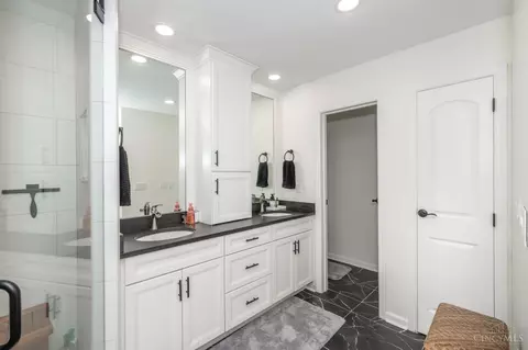 Bath - 7351 Riverby Dr, Cincinnati, OH 45255 photo 3 of 6