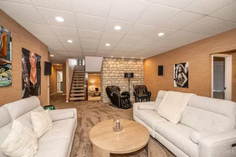 Living - 7351 Riverby Dr, Cincinnati, OH 45255 photo 3 of 6