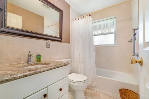 Bath - 9377 Neil Dr, Cincinnati, OH 45231 photo 1 of 2