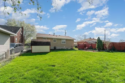 Exterior - 9377 Neil Dr, Cincinnati, OH 45231 photo 2 of 5