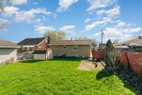 Exterior - 9377 Neil Dr, Cincinnati, OH 45231 photo 4 of 5