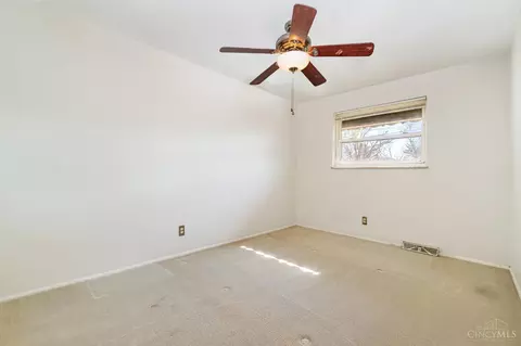 Bedroom - 9377 Neil Dr, Cincinnati, OH 45231 photo 3 of 3
