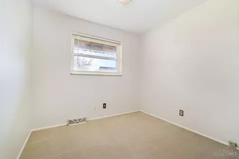 Bedroom - 9377 Neil Dr, Cincinnati, OH 45231 photo 2 of 3