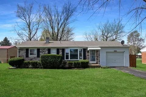 7422 Willow Dr, Blanchester, OH 45107