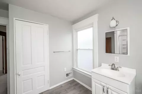 Bath - 131 Pike St, Reading, OH 45215 photo 2 of 3