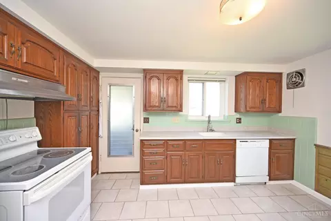 Kitchen - 961 Springbrook Dr, Cincinnati, OH 45224 photo 1 of 2