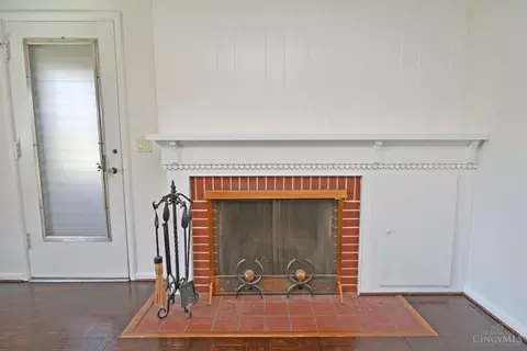 Living - 961 Springbrook Dr, Cincinnati, OH 45224 photo 2 of 3