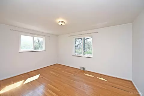 Bedroom - 961 Springbrook Dr, Cincinnati, OH 45224 photo 1 of 6
