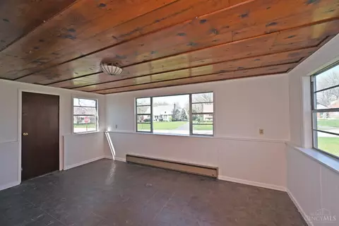 Living - 961 Springbrook Dr, Cincinnati, OH 45224 photo 3 of 3