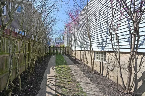 Exterior - 3810 Mt Vernon Ave, Cincinnati, OH 45209 photo 10 of 12