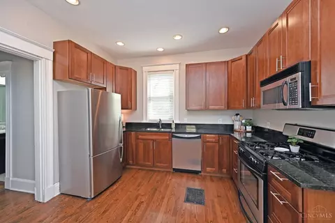 Kitchen - 3810 Mt Vernon Ave, Cincinnati, OH 45209 photo 2 of 4