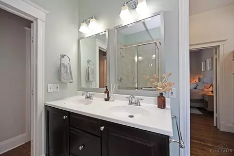 Bath - 3810 Mt Vernon Ave, Cincinnati, OH 45209 photo 2 of 6