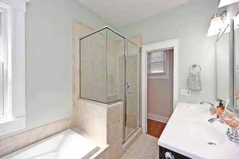 Bath - 3810 Mt Vernon Ave, Cincinnati, OH 45209 photo 1 of 6