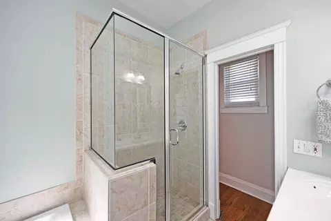 Bath - 3810 Mt Vernon Ave, Cincinnati, OH 45209 photo 3 of 6