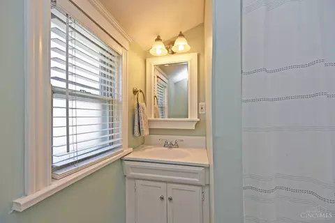 Bath - 3810 Mt Vernon Ave, Cincinnati, OH 45209 photo 6 of 6