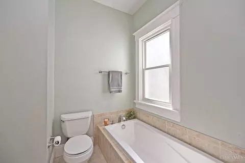 Bath - 3810 Mt Vernon Ave, Cincinnati, OH 45209 photo 4 of 6