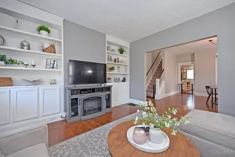 Living - 3810 Mt Vernon Ave, Cincinnati, OH 45209 photo 2 of 4