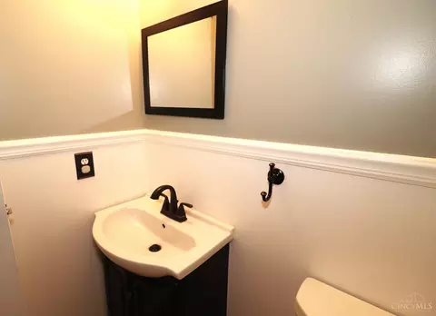 Bath - 12077 Freestone Ct, Cincinnati, OH 45240 photo 2 of 6
