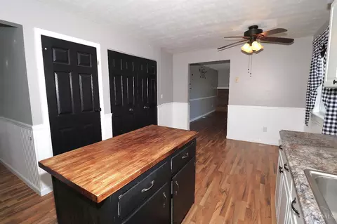 Kitchen - 12077 Freestone Ct, Cincinnati, OH 45240 photo 6 of 7