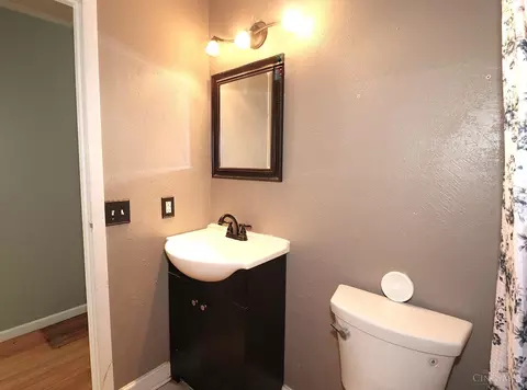 Bath - 12077 Freestone Ct, Cincinnati, OH 45240 photo 6 of 6