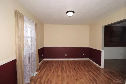 Living - 12077 Freestone Ct, Cincinnati, OH 45240 photo 6 of 14