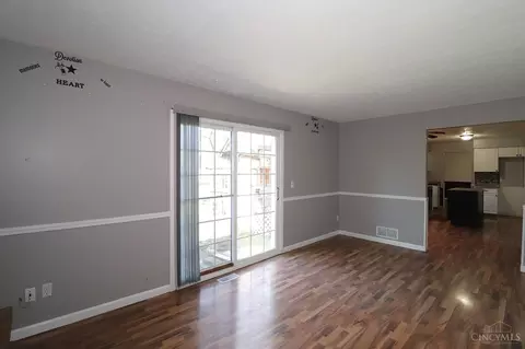 Living - 12077 Freestone Ct, Cincinnati, OH 45240 photo 12 of 14