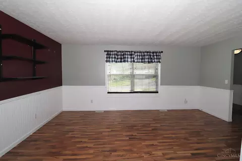 Living - 12077 Freestone Ct, Cincinnati, OH 45240 photo 4 of 14