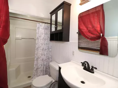 Bath - 12077 Freestone Ct, Cincinnati, OH 45240 photo 4 of 6