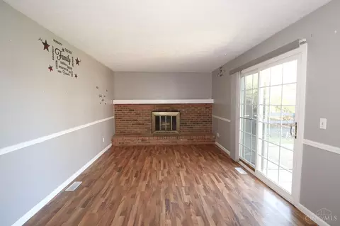 Living - 12077 Freestone Ct, Cincinnati, OH 45240 photo 13 of 14
