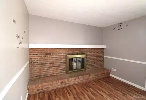 Living - 12077 Freestone Ct, Cincinnati, OH 45240 photo 11 of 14