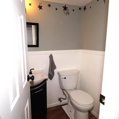 Bath - 12077 Freestone Ct, Cincinnati, OH 45240 photo 1 of 6