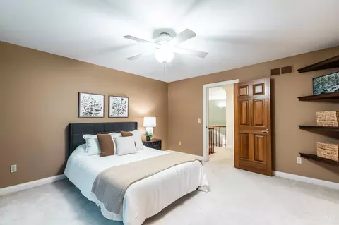 9850 Pondside Ct, Evendale, OH 45241 photo 31