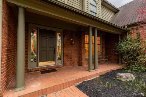 9850 Pondside Ct, Evendale, OH 45241 photo 3