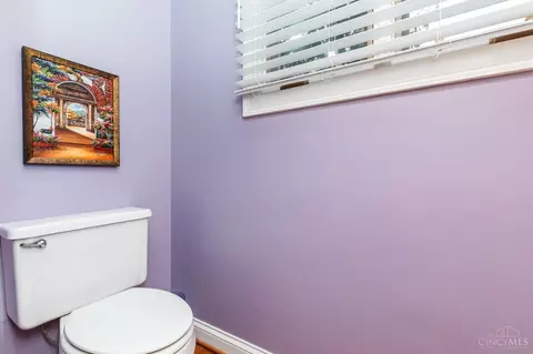 9850 Pondside Ct, Evendale, OH 45241 photo 17