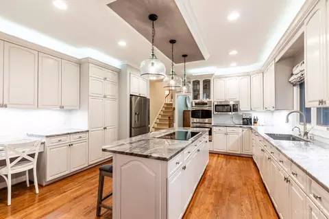 9850 Pondside Ct, Evendale, OH 45241 photo 13