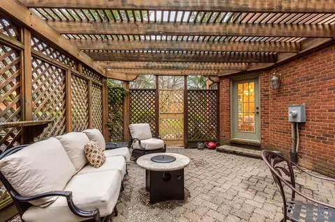 9850 Pondside Ct, Evendale, OH 45241 photo 56