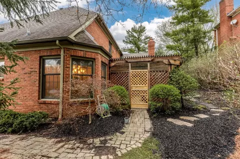 9850 Pondside Ct, Evendale, OH 45241 photo 54