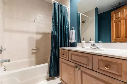 9850 Pondside Ct, Evendale, OH 45241 photo 41
