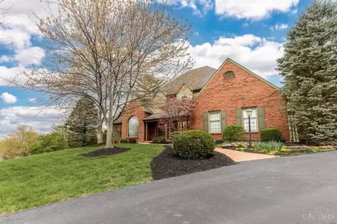 9850 Pondside Ct, Evendale, OH 45241 photo 2