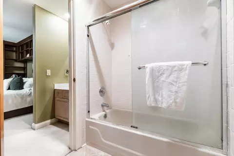 9850 Pondside Ct, Evendale, OH 45241 photo 34