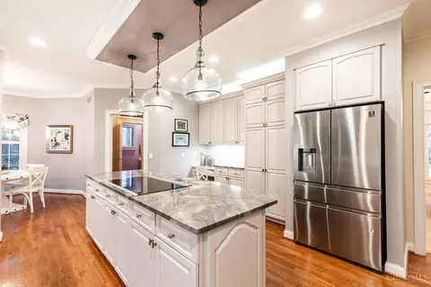 9850 Pondside Ct, Evendale, OH 45241 photo 12
