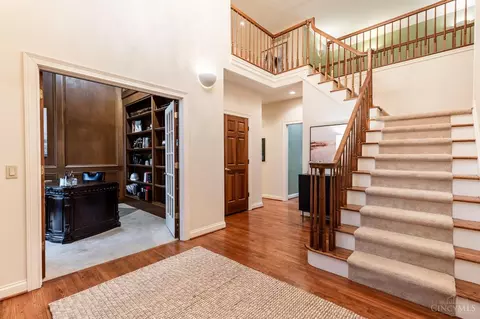 9850 Pondside Ct, Evendale, OH 45241 photo 4
