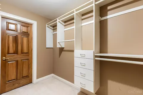 9850 Pondside Ct, Evendale, OH 45241 photo 33